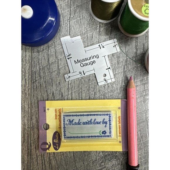 Vintage Carrying Sewing Box Wood Handle Removable Plastic Tray w/ Extras Lot - Picture 8 of 16